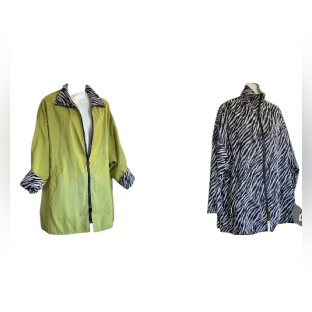 MYCRA PAC RainCoat, Reversible : chartreuse green or Zebra. Oversized S/M EUC
